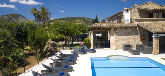 crever_-_swimming_pool_a_01_2400x1600.jpg Villas in Spain