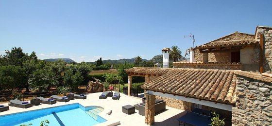 crever_-_swimming_pool_a_03_2400x1600.jpg Holiday home in Mallorca villa booking