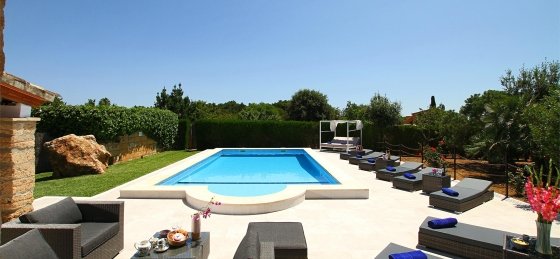 crever_-_swimming_pool_a_06_2400x1600.jpg Book a villa in Spain