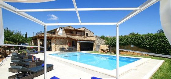 crever_-_swimming_pool_a_09_2400x1600.jpg Book a villa holiday in Spain