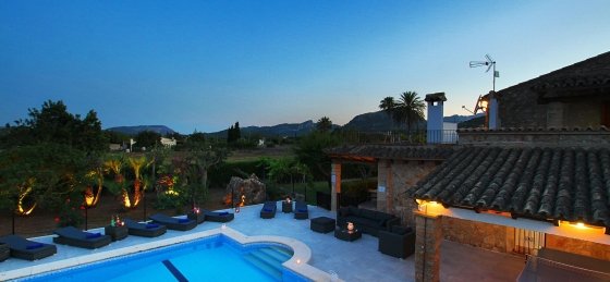 crever_-_swimming_pool_a_12_ns_2400x1600.jpg Book a villa in Mallorca