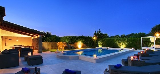 crever_-_swimming_pool_a_14_ns_2400x1600.jpg Villa rentals in Spain