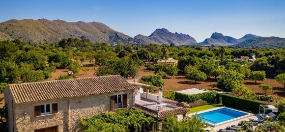 crever_-_swimming_pool_b_05_2400x1600.jpg Book a villa holiday in Pollensa