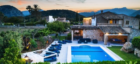 crever_-_swimming_pool_b_09_ns_2400x1600.jpg Book a villa in Balearic Islands