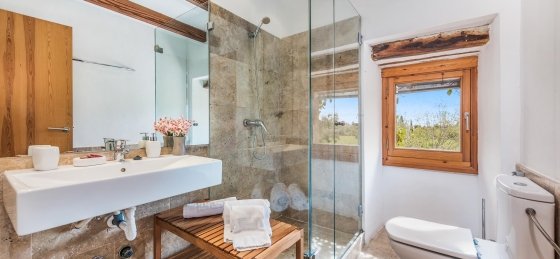 creveta_-_bathroom_1-1_2400x1600.jpg Book a villa in Pollensa