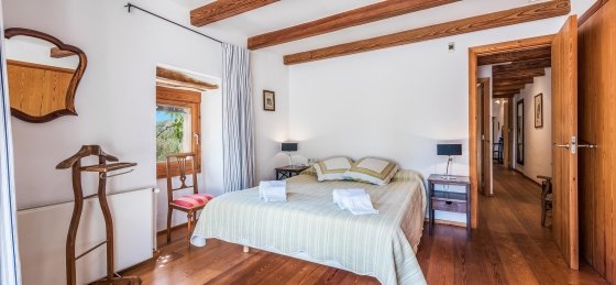 creveta_-_bedroom_1-2_2400x1600.jpg Book a villa holiday in Spain