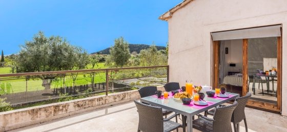 creveta_-_upper_terrace_1_2400x1600.jpg Villa holidays in Pollensa
