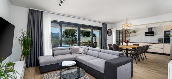 Villa rentals in Omis