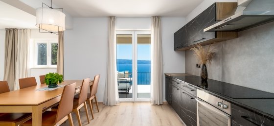 28.jpg Book a villa in Omis