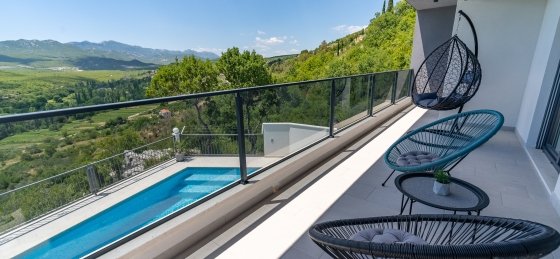 Villa rentals in Omis