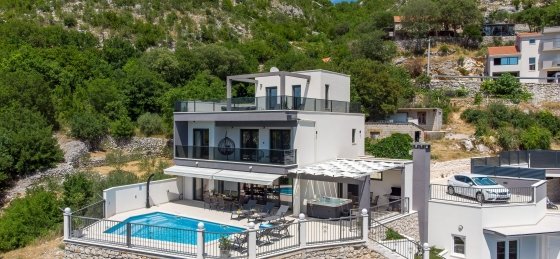Villa in Omis to rent