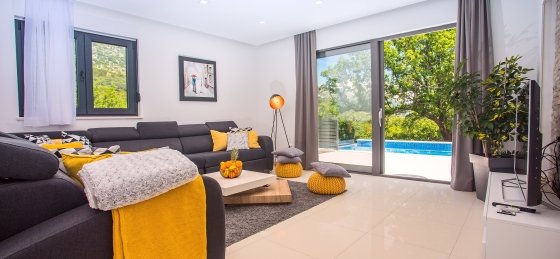 Villa rentals in Omis