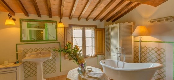 camera-di-lusso-con-vasca.jpg Book a villa in Pisa