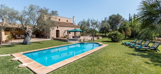 carratxet_-_swimming_pool_1_2400x1600nsf.jpg Villa in Balearic Islands to rent