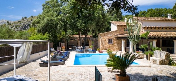 Book a villa in Spain