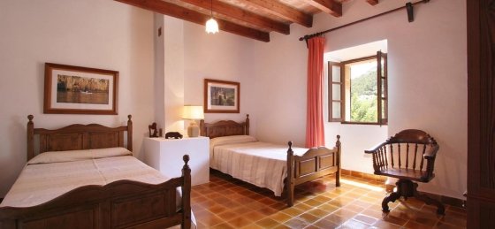 guillo_-_bedroom_3-1_2400x1600.jpg Villa holidays in Balearic Islands