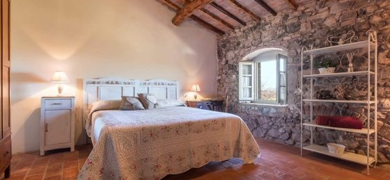 lo_bedroom_5.jpg Holiday home in Italy villa booking