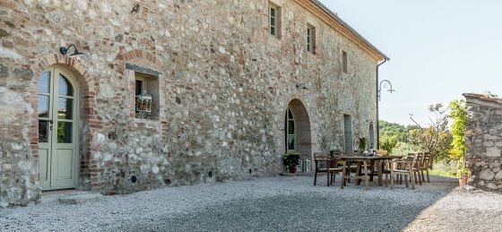 lo_front_exterior.jpg Book a villa in Pisa