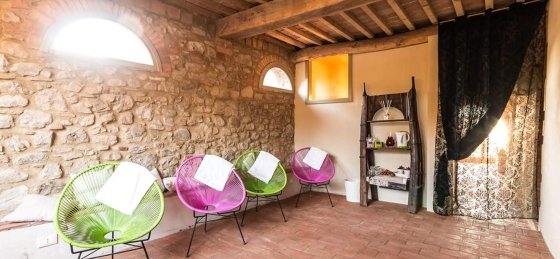 lo_pool_jacuzzi_room.jpg Villas in Tuscany