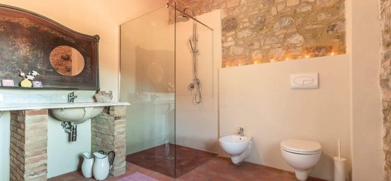 lo_suite_2_bath.jpg Villa in Italy to rent
