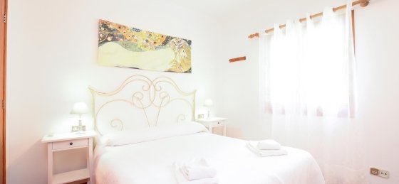 magraner_catalina_-_bedroom_1-1_2400x1600.jpg Villa holidays in Spain