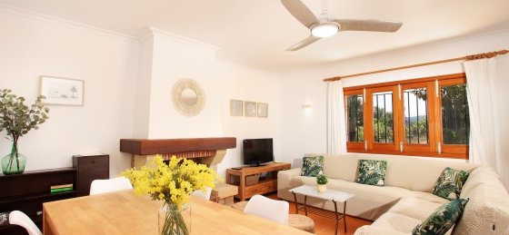 magraner_catalina_-_dining_room_01_2400x1600.jpg Book a villa holiday in Spain