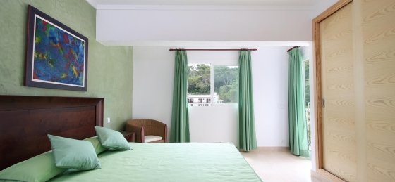 medina_-_bedroom_2-1_2400x1600.jpg Villa in Cala San Vicente to rent