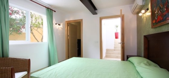 medina_-_bedroom_3-1_2400x1600.jpg Book a villa holiday in Cala San Vicente