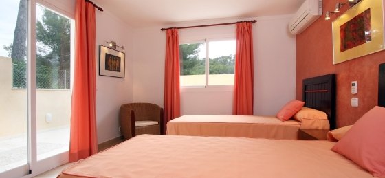 medina_-_bedroom_4-1_2400x1600.jpg Holiday villas in Cala San Vicente