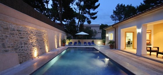 medina_-_swimming_pool_04_ns_2400x1600.jpg Book a villa in Balearic Islands