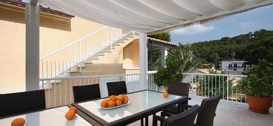 medina_-_terrace_pergola_02_ds_2400x1600.jpg Book a villa holiday in Balearic Islands