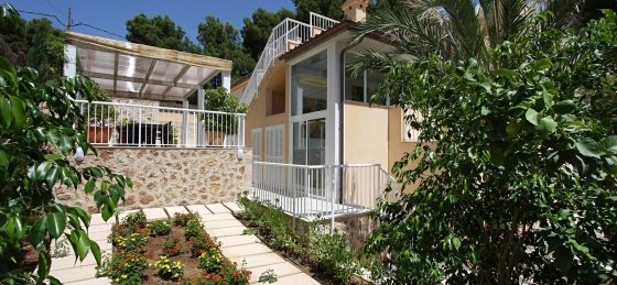 medina_-_va_xterior_garden_01_ds_2400x1600.jpg Book a villa holiday in Spain