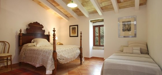 pascol_-_bedroom_2-1_2400x1600.jpg Villa holidays in Mallorca