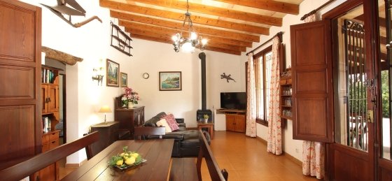 tia_-_dining_room_saloon_01_2022_2400x1600.jpg Villa in Pollensa to rent