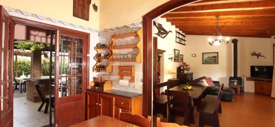 tia_-_kitchen_saloon_01_2022_2400x1600.jpg Villa holidays in Balearic Islands