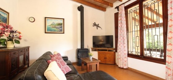 tia_-_saloon_01_2022_2400x1600.jpg Book a villa holiday in Spain