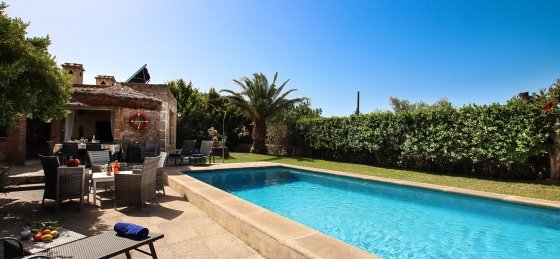 tia_-_swimming_pool_02_2022_2400x1600.jpg Villas in Spain