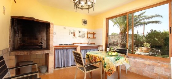 tia_-_xterior_bbq_01_2022_2400x1600.jpg Villa holidays in Pollensa