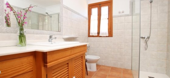 tolo_-_bathroom_1-1_2400x1600.jpg Villa holidays in Mallorca