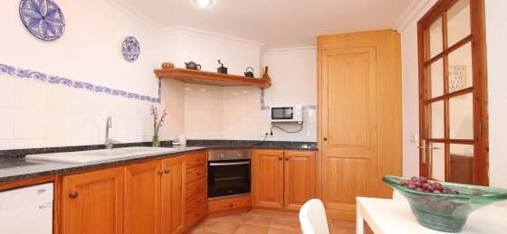 tolo_-_kitchen_02_2400x1600.jpg Villa holidays in Balearic Islands