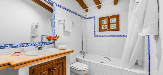 tomas_-_bathroom_2-1_2400x1600.jpg Book a villa in Spain