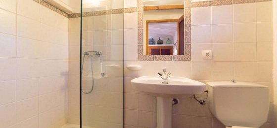 verd_-_bathroom_2-1_2400x1600.jpg Book a villa holiday in Spain