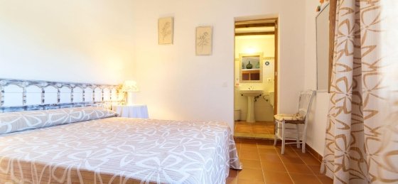 verd_-_bedroom_1-2_2400x1600.jpg Book a villa holiday in Pollensa