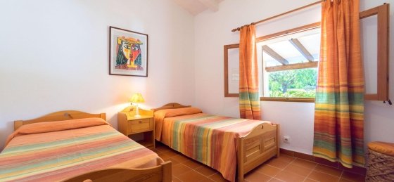 verd_-_bedroom_3-1_2400x1600.jpg Book a villa in Spain