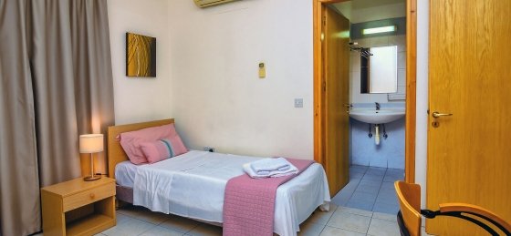 Book a villa in Coral Bay