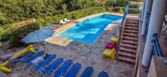 Book a villa in Coral Bay