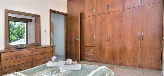 arc_1836_tn.jpg Book a villa in Coral Bay