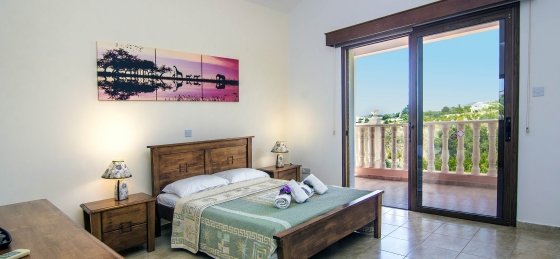 arc_1865_tn.jpg Book a villa in Coral Bay