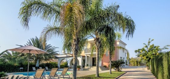 arc_7127_tn.jpg Villas in Coral Bay