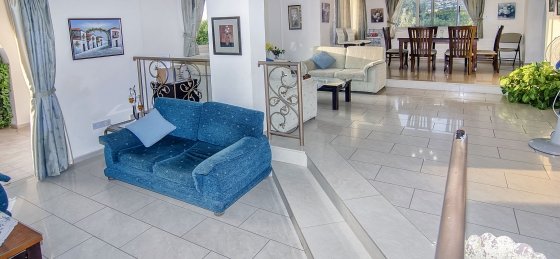 arc_7373_tn.jpg Book a villa in Coral Bay